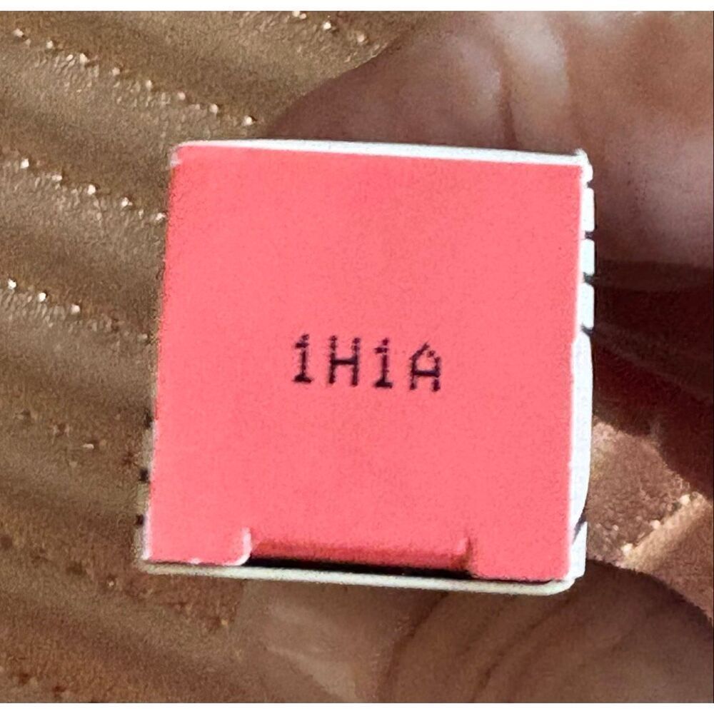 BENEFIT - NWT Ultra Shines Lip Shine in Spiced Punch (Vibrant Coral), Full Size - Picture 9 of 9